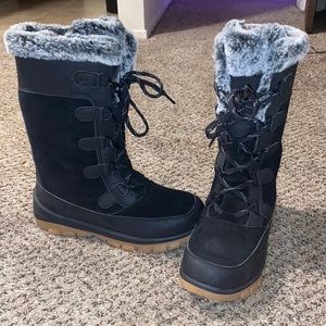 Winter boots. Size 8. Black